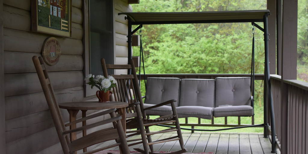 How to remodel a small screen porch