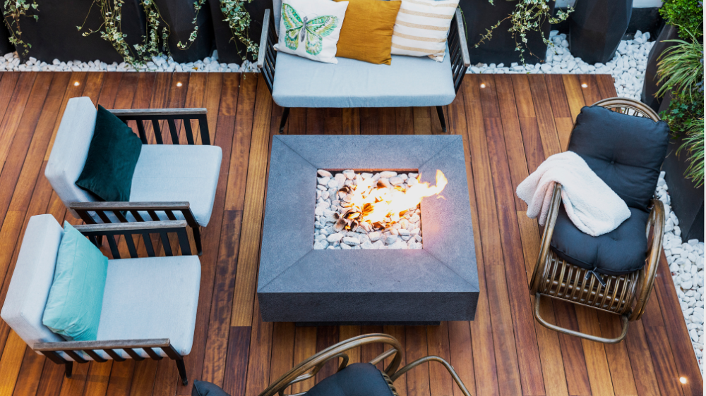 How to Decor a Deck with a Fire Pit