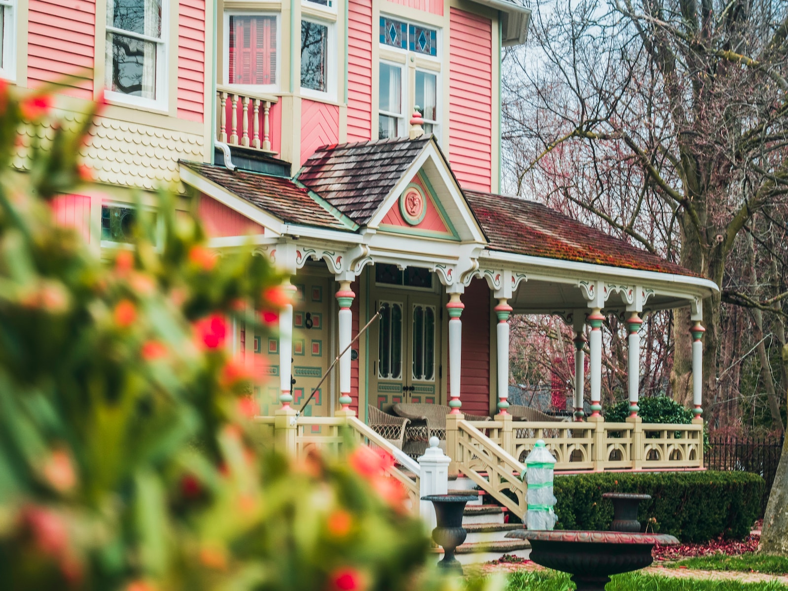 FAQs about how to decorate outdoor porch